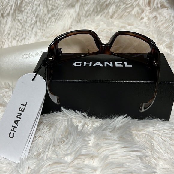 ❤️NWT❤️ Chanel sunglasses, new and never  worn - Picture 4 of 9